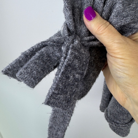 DREAMERS Gray Knit Pullover Oversized Sweater With Bows On Wrists / Size Small - Picture 7 of 13